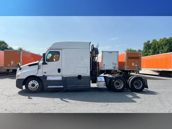 2020 Freightliner Cascadia 126