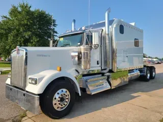 2025 Kenworth W900L