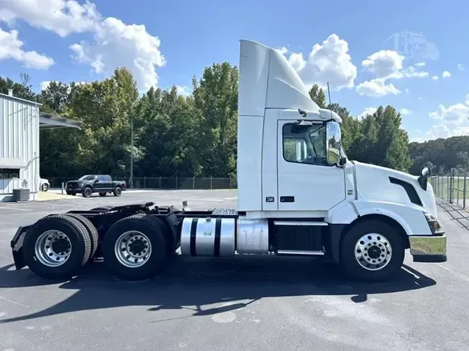 2016 VOLVO VNL64T300