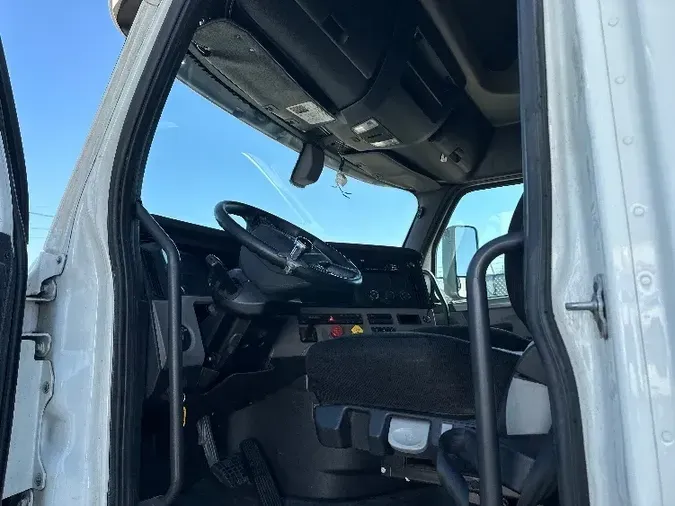 2018 Freightliner T12664ST