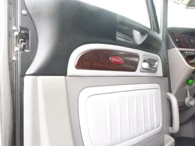 2022 Peterbilt 389