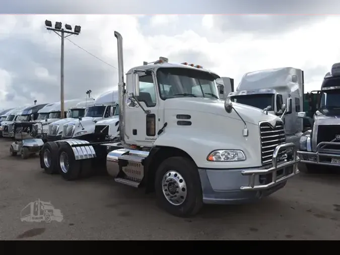 2017 MACK PINNACLE CXU613