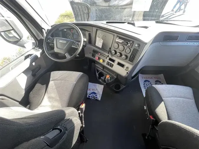 2019 FREIGHTLINER CA126