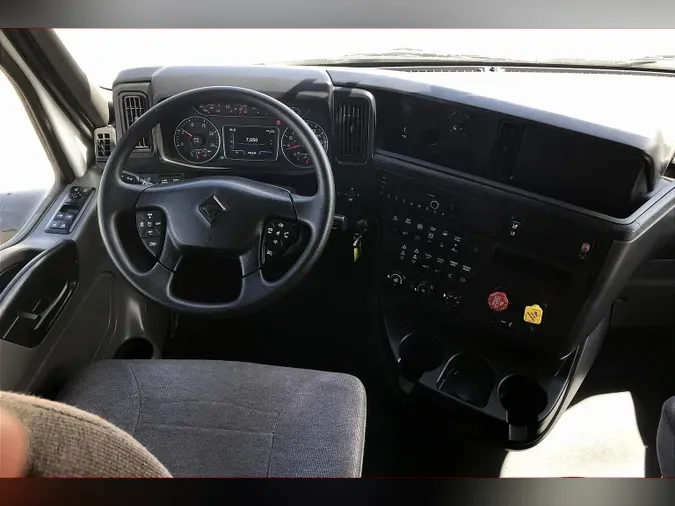 2022 INT LT625 6x4