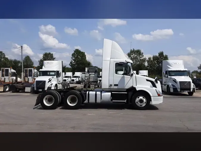 2016 Volvo VNL300