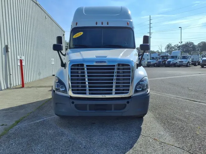 2019 FREIGHTLINER CASCADIA 125