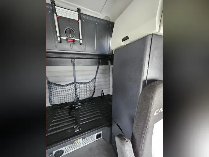 2021 FREIGHTLINER CASCADIA CA126