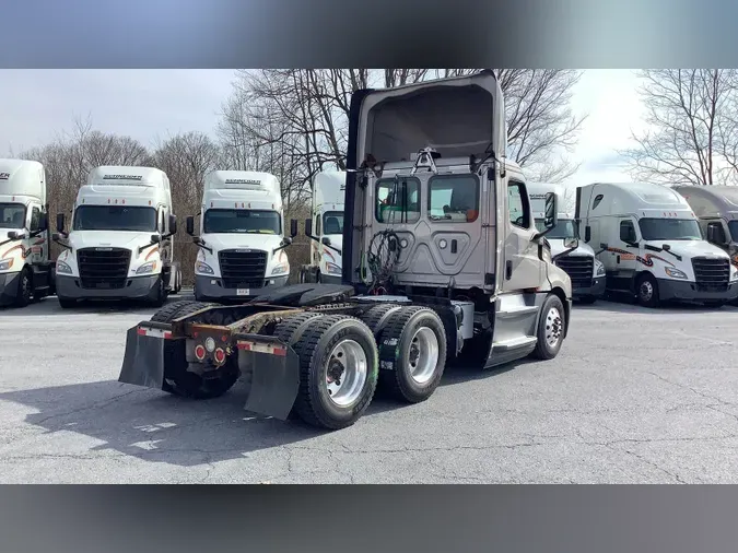 2019 Freightliner Cascadia 126