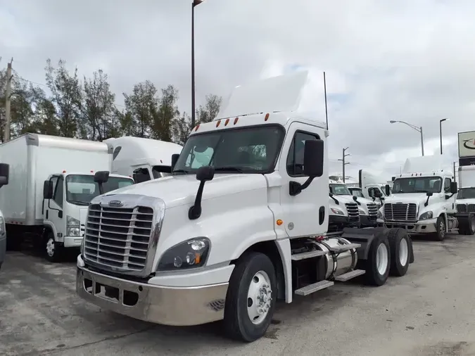 2019 FREIGHTLINER CASCADIA 125209b49ea40ed1be6131314510daf49ab