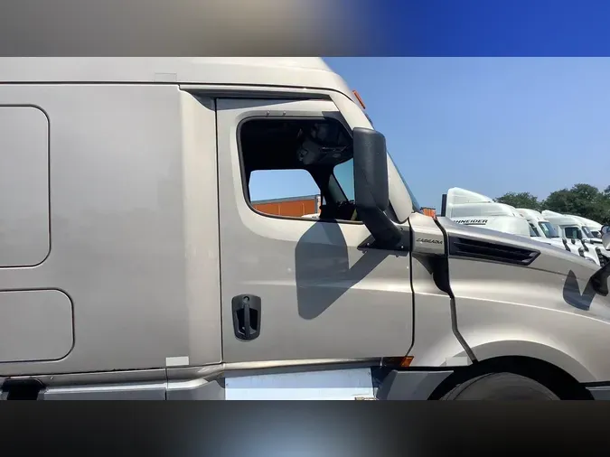 2022 Freightliner Cascadia 126
