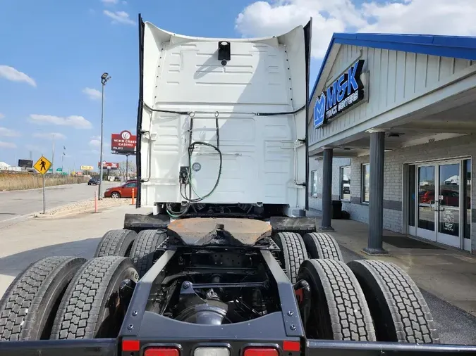 2022 VOLVO VNL64T860