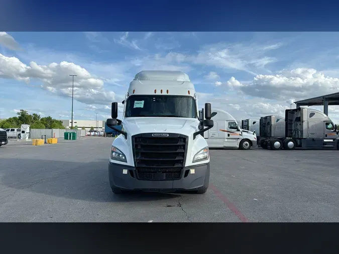 2021 Freightliner Cascadia 126