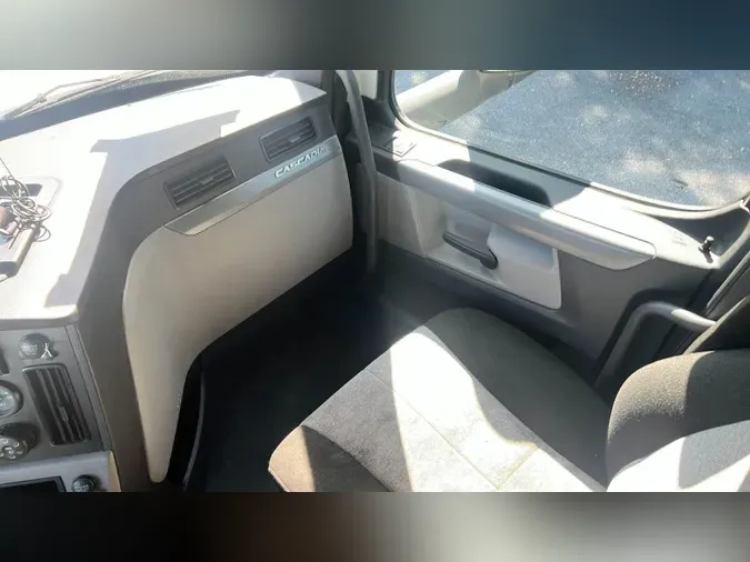 2020 Freightliner Cascadia 126