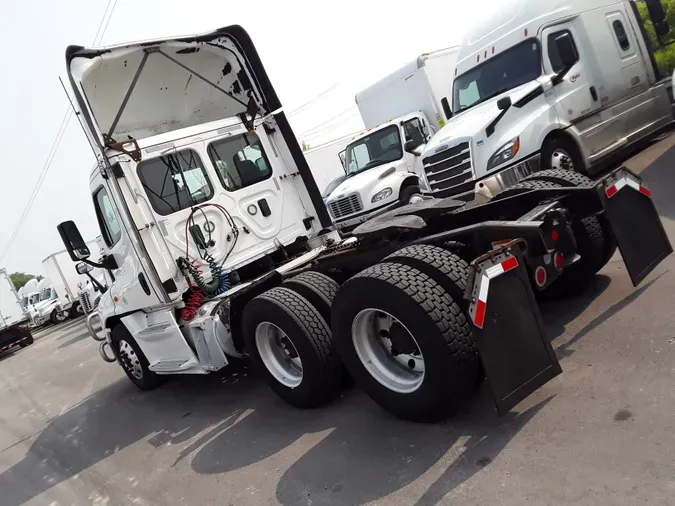 2017 FREIGHTLINER/MERCEDES CASCADIA 125