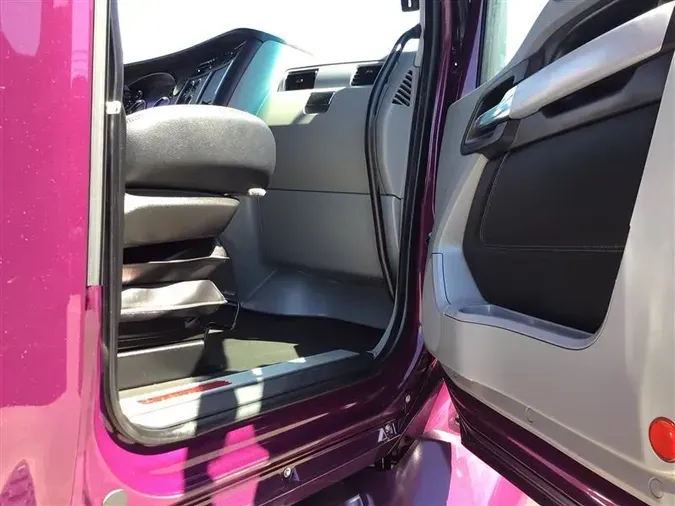 2022 KENWORTH T68020a7ae2194bac9e5e5f469db9cc7717c