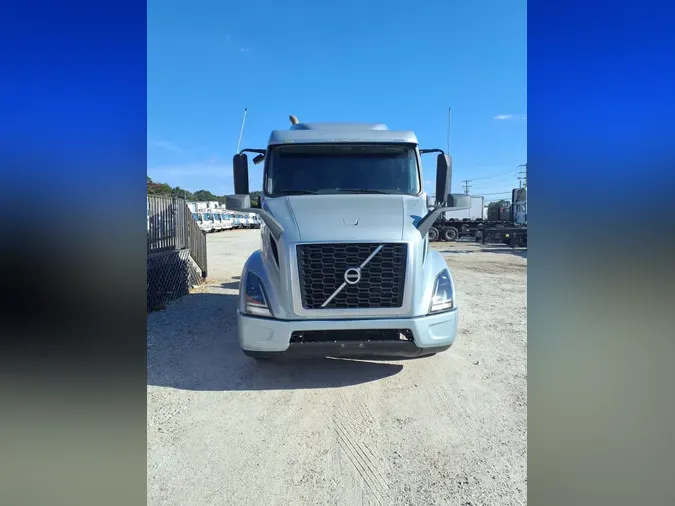2021 VOLVO VNR64T-640