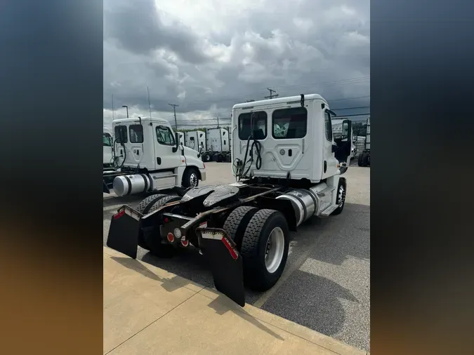 2017 FREIGHTLINER/MERCEDES CASCADIA 125