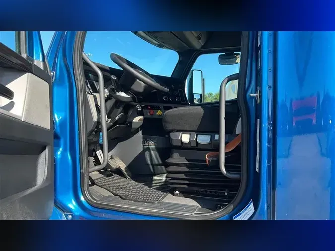 2019 FREIGHTLINER CA126