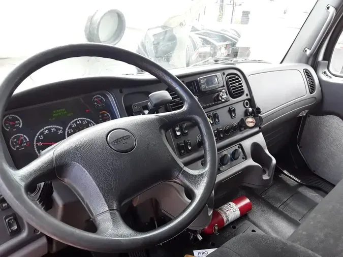2018 FREIGHTLINER M2 106