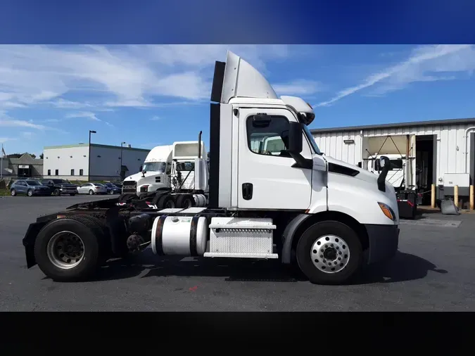 2019 Freightliner Cascadia 12620b40bab75e0044b84aa1298380108aa