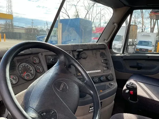 2019 Freightliner X12564ST