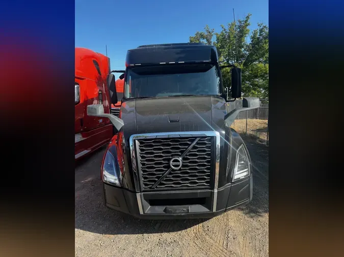2020 VOLVO VNL64T-740