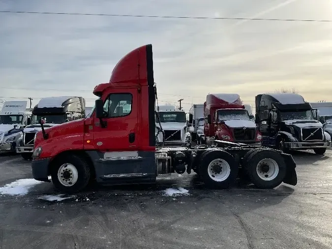 2017 Freightliner X12564ST