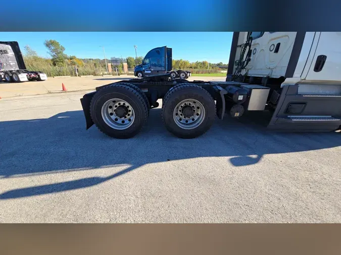 2022 Freightliner Cascadia 126