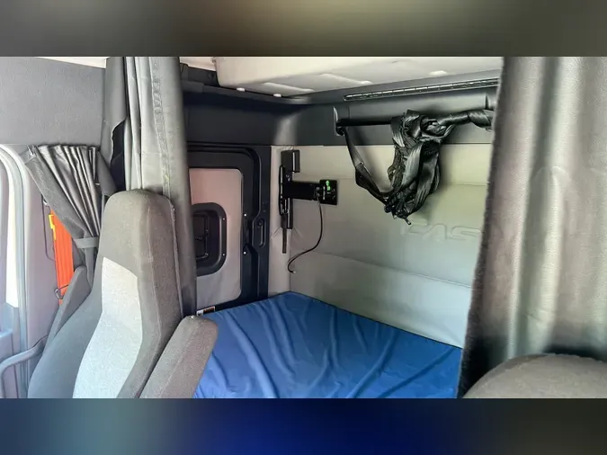 2020 Freightliner Cascadia 126