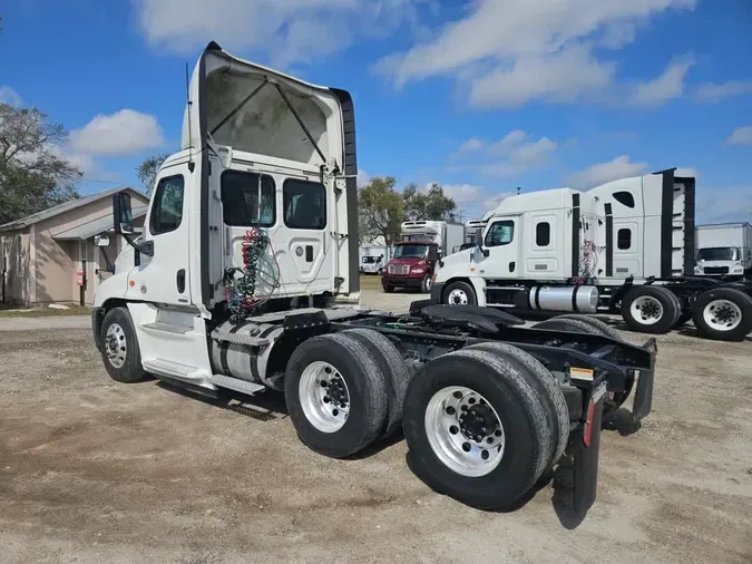 2016 FREIGHTLINER/MERCEDES CASCADIA 12520c160ab6bd43f30c7c0f66a9dfceb90