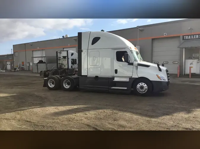 2021 Freightliner Cascadia 126