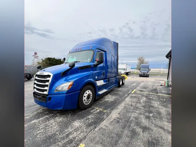 2020 Freightliner Cascadia 126