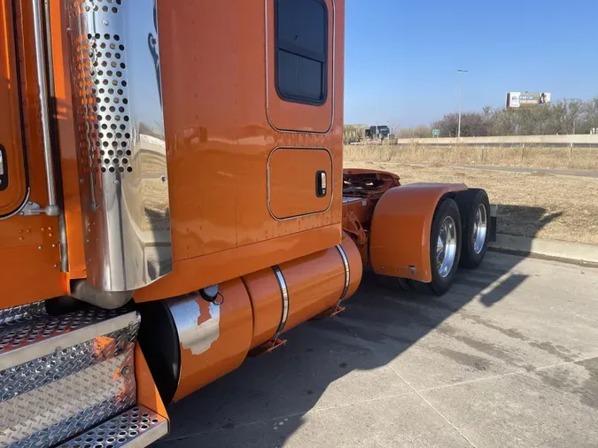2022 Kenworth W900L