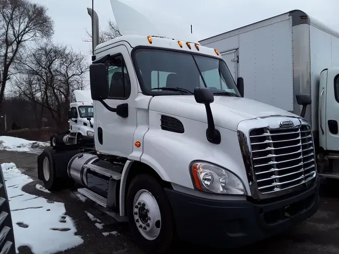 2015 FREIGHTLINER/MERCEDES CASCADIA 113