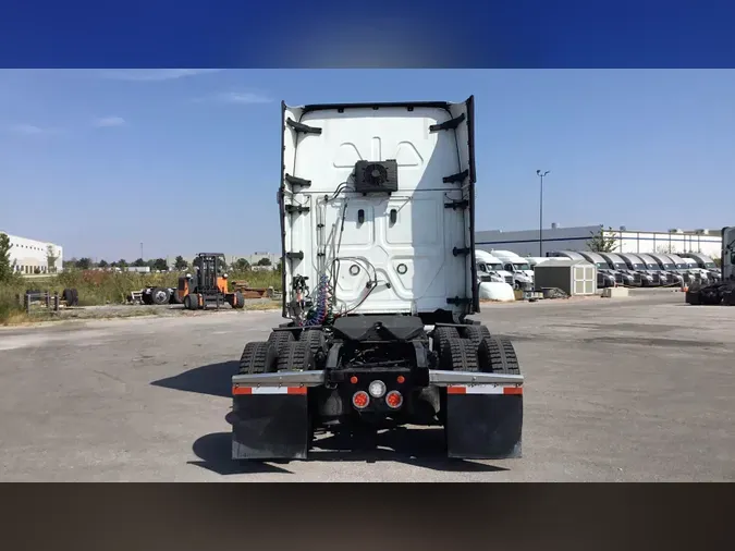 2022 Freightliner Cascadia 12620d0effe6941b1e42d5639de3d2b65d2