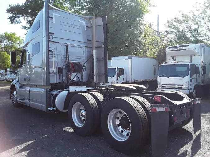 2020 VOLVO VNL64T-760