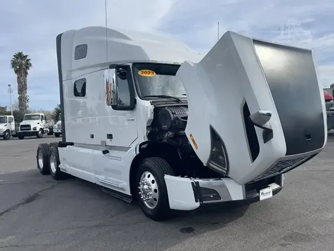 2023 VOLVO VNL64T760