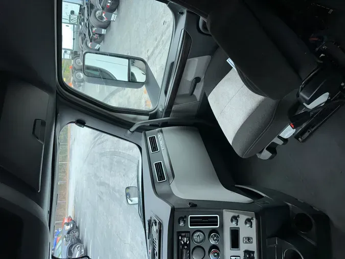 2020 FREIGHTLINER CASCADIA 126