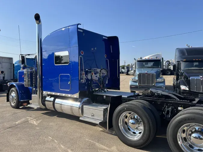 2023 Peterbilt 389