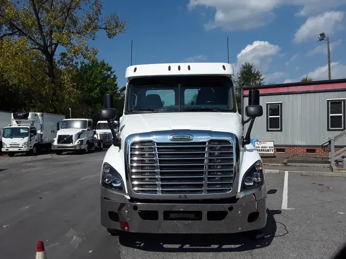 2018 FREIGHTLINER/MERCEDES CASCADIA 125