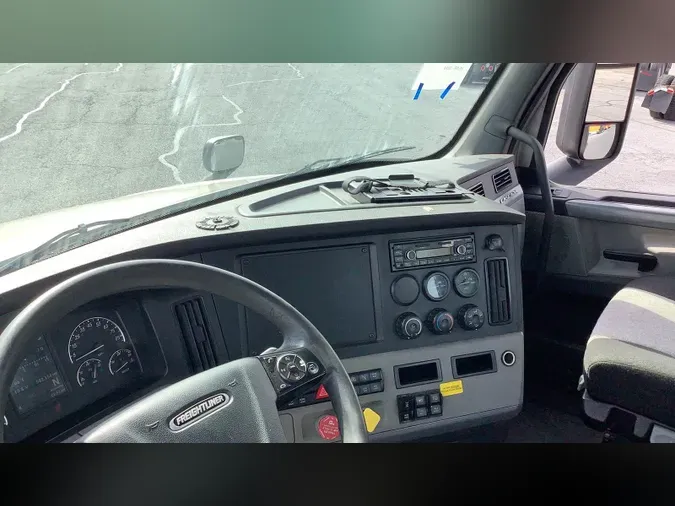 2019 Freightliner Cascadia 126