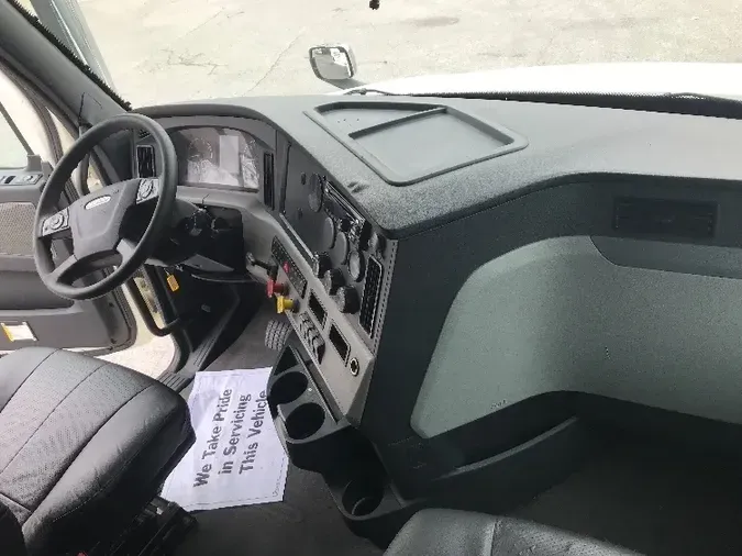 2019 Freightliner T12664ST