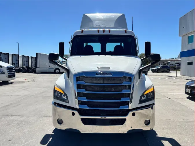 2022 Freightliner Cascadia 126