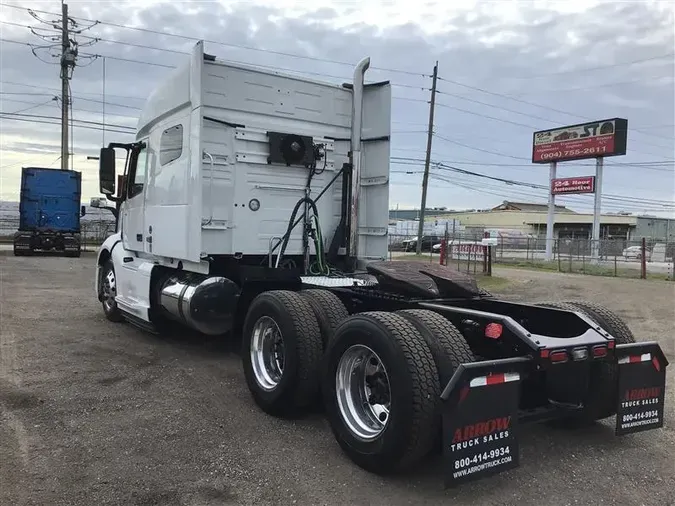 2021 VOLVO VNL740