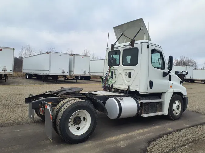 2015 FREIGHTLINER/MERCEDES CASCADIA 125