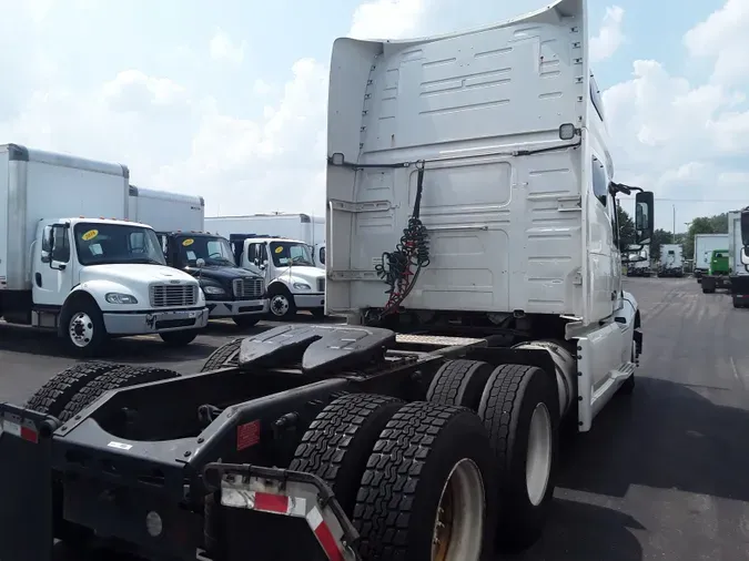 2019 VOLVO VNL64T-760