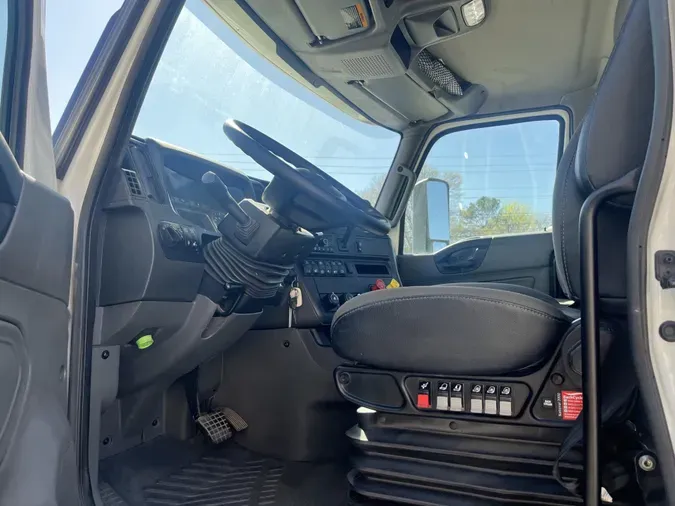 2023 International LT625