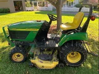 2004 John Deere 2210