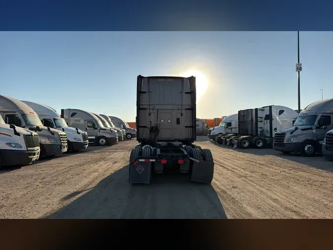 2022 International LT