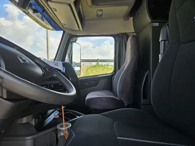 2020 VOLVO VNL64T860